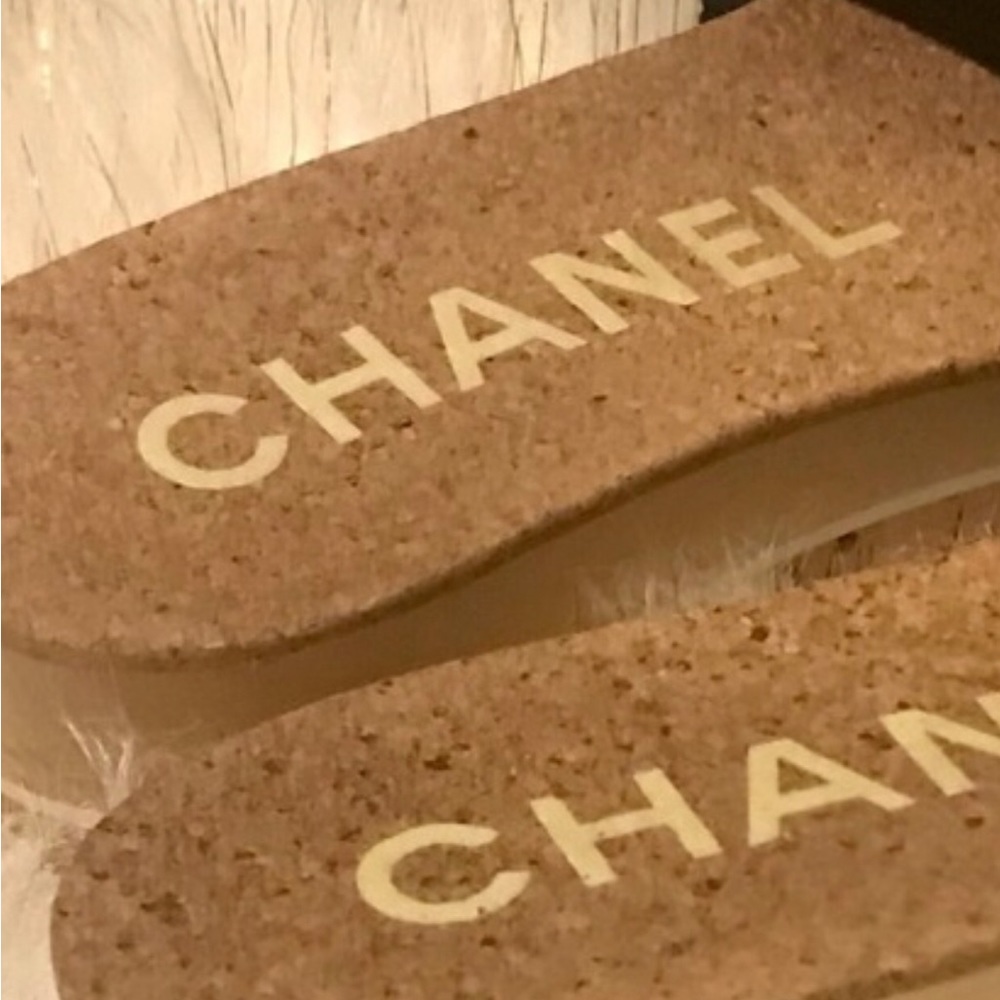 Chanel lovely slides Interlocking CC Logo  Patent leather and tweed❤️cork mules. - Picture 16 of 16